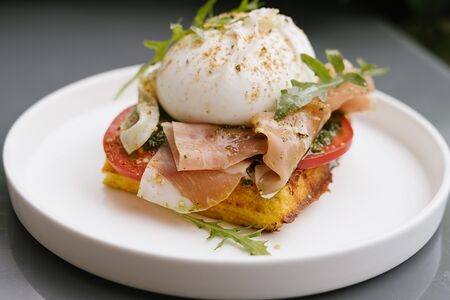 Вафля из батата, буррата, парма