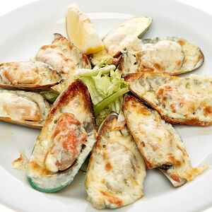 Мидии киви с сыром и чесноком