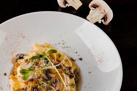 Паста с курицей и грибами