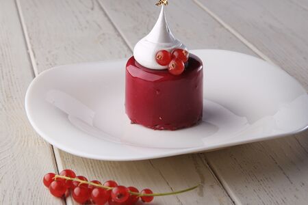 Пирожное Кассис со вкусом чёрной смородины