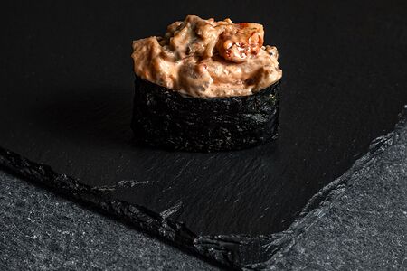 Гункан с угрём