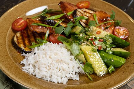 Свиные ломтики с баклажанами по-азиатски