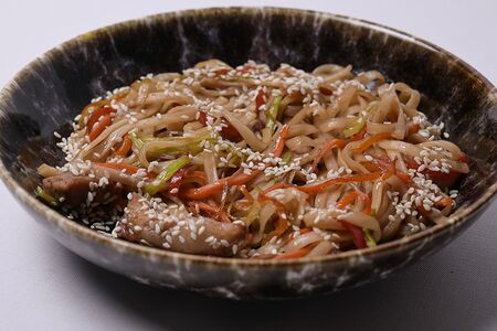 Лапша удон со свининой