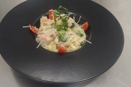 Футтуччине с семгой