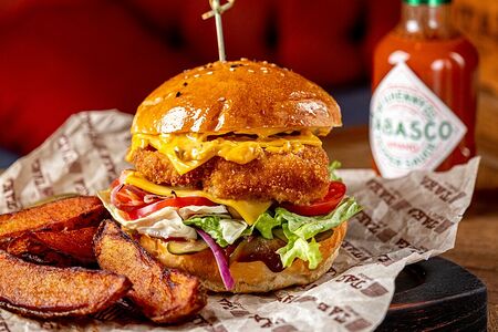 Бургер Горячий парень с курицей