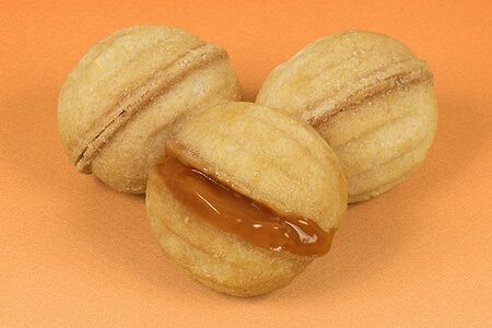 Орешки на сливочном масле с варёной сгущёнкой S