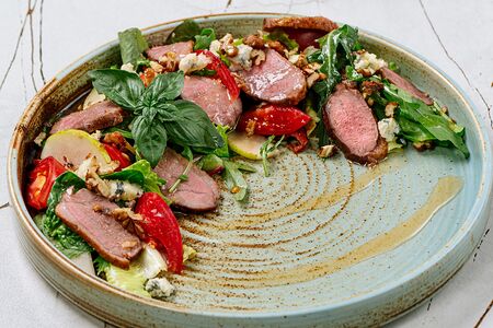 С утиной грудкой, сыром Дор Блю и вялеными томатами