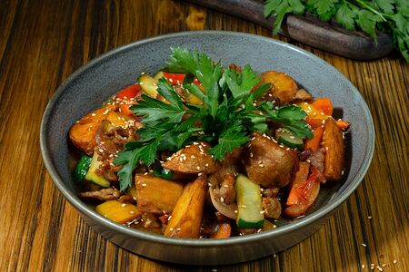 Картошка со свининой и овощами