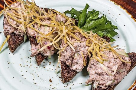 Бутерброды с тушенкой из свинины