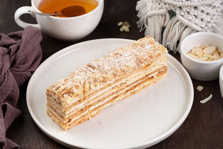 Наполоен с заварным кремом