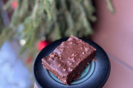 Шоколадный брауни с вишней и чизкейком