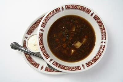 Грибной суп с перловкой и сметаной