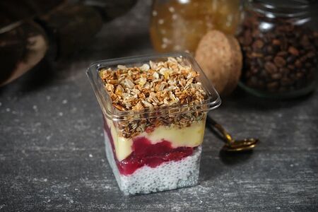 Чиа йогурт с вишней