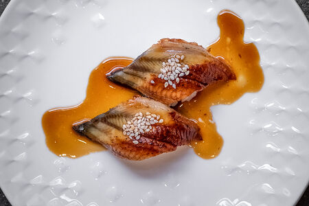 Суши Японский угорь