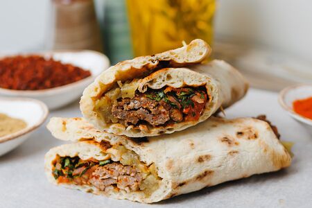 Адана Дюрюм с баклажанами Patlıcan Kebap Dürüm большая