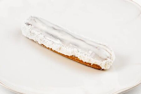 Эклер ванильный