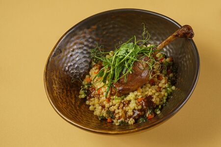 Утиная ножка конфи с пастой птитим