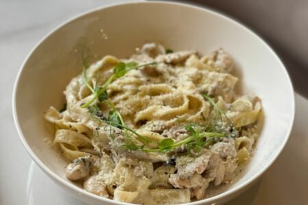Паста с курицей, грибами и трюфельным маслом