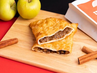 Чебурек с яблоком и корицей