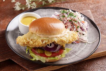 Бургер с хрустящим куриным филе