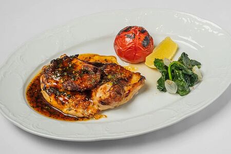 Цыпленок, шпинат, запеченный томат