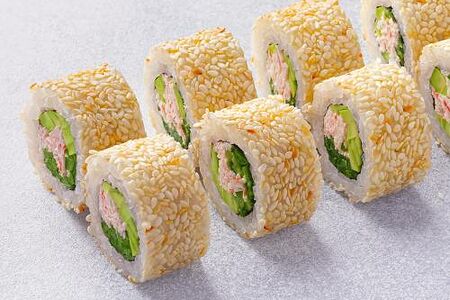 Ролл Калифорния с кунжутом