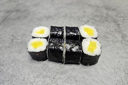 Ролл с дайконом