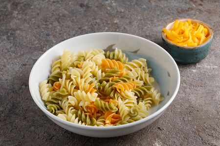 Цветные макарошки с сыром