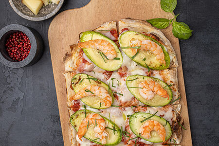 Пинца с креветками и цукини