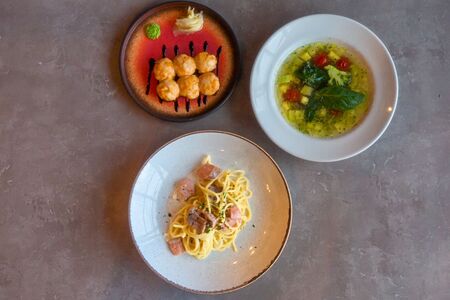 Суп, роллы и горячее