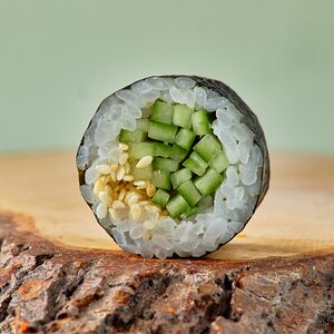 Маки-ролл с огурцом