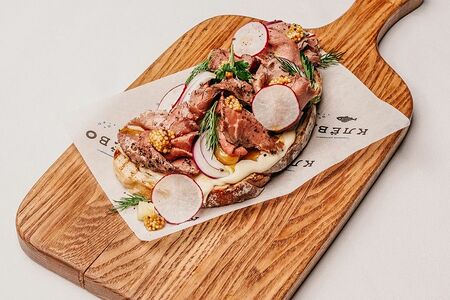 Брускетта с ростбифом