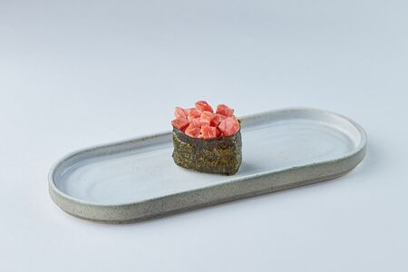 Гункан с тунцом