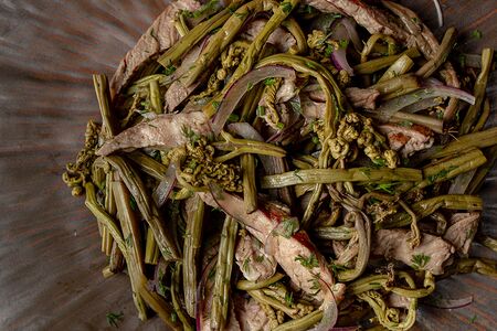 Папоротник с кедровым орехом