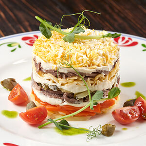 Слоеный салат с языком