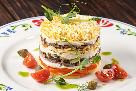 Слоеный салат с языком