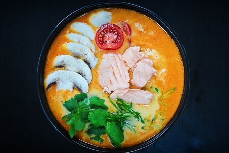 Суп Том-Ям с лососем