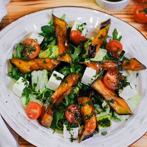 Теплый салат с баклажанами и фетой