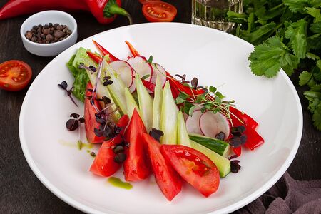 Сезонные овощи с зеленью