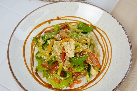 Микс-салат с курицей