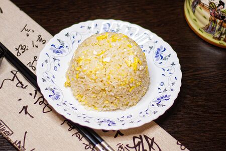 Жареный рис с яйцом