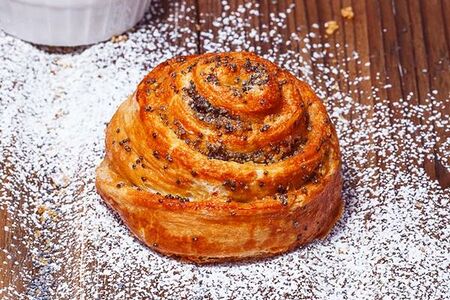 Булочка с маком