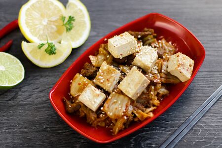 Жареное кимчи с мясом
