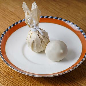 Конфета кокосовая ручной работы Коко в белой глазури