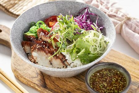 Поке с угрем