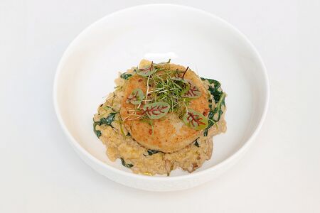 Котлета из щуки со сливочным булгуром и вешенками