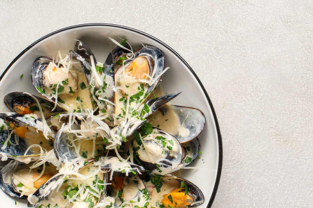 Мидии в соусе блю чиз