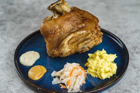 Рулька свиная с толченым картофелем