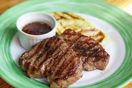 Медальоны из говяжьей вырезки