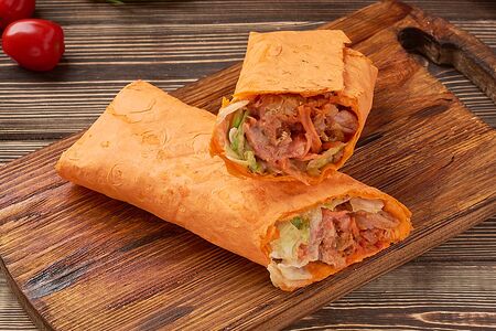 Шаурма классическая с курицей в сырном лаваше